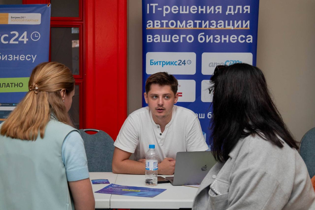 Настройка Битрикс24 на выставке Franch Summit